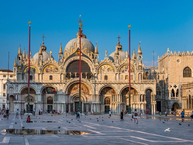 Markusdom Venedig — Fassade mit byzantinischen Mosaiken am Markusplatz